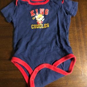 👶🏻 Carters. King of Cuddles onesie